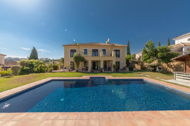 Villa familiar en venta en Mijas Golf a muy buen precio.